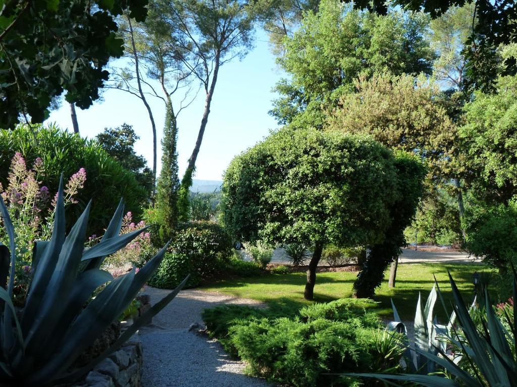 Le Mas Du Pere La Motte  Room photo