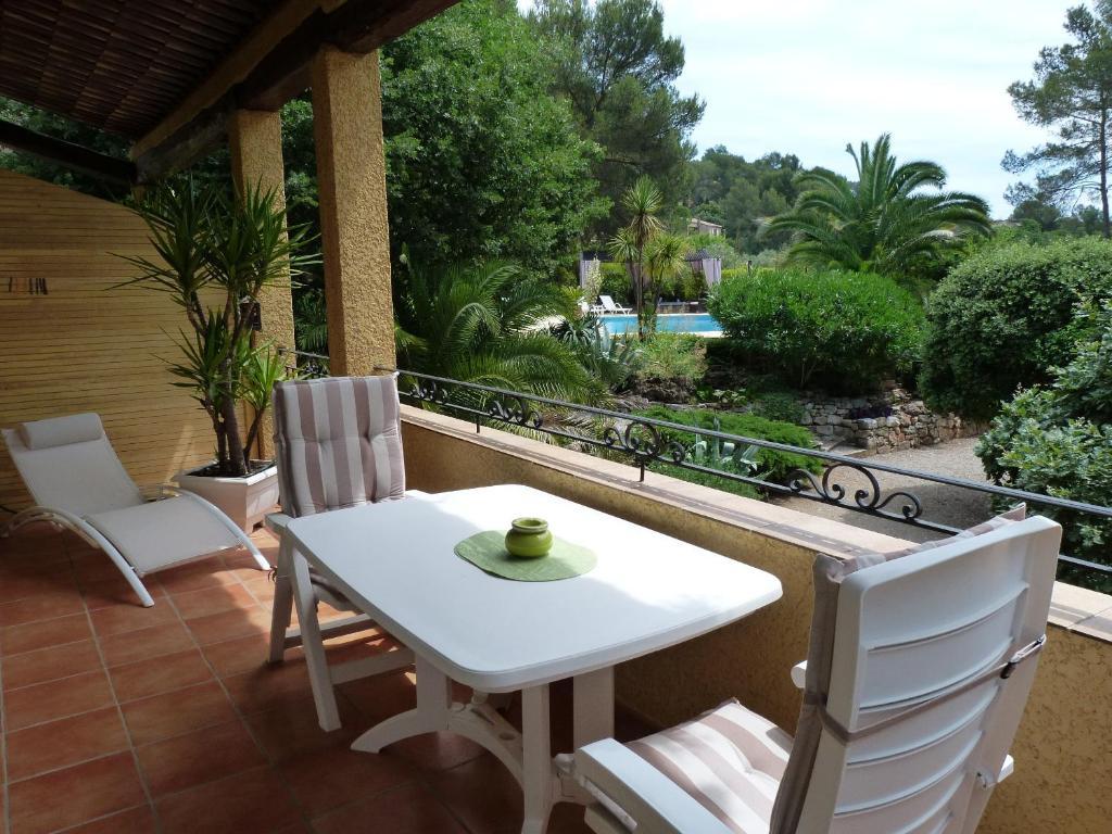 Le Mas Du Pere La Motte  Room photo