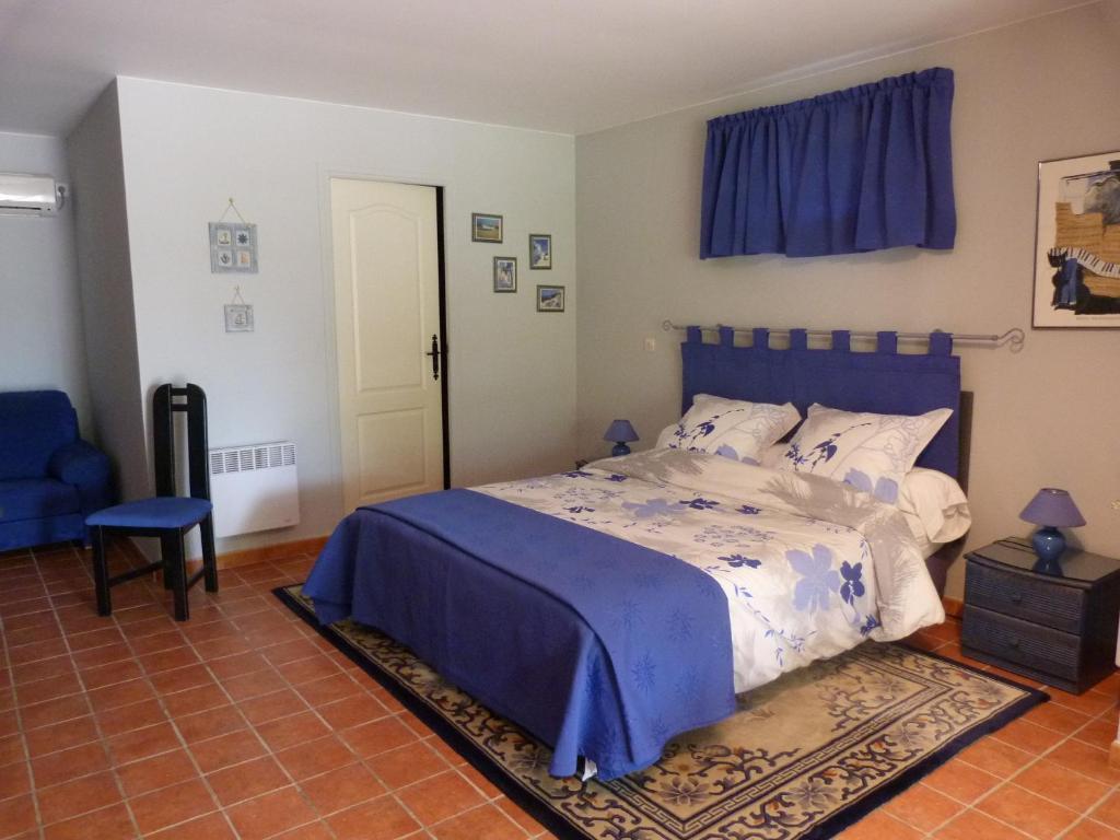 Le Mas Du Pere La Motte  Room photo